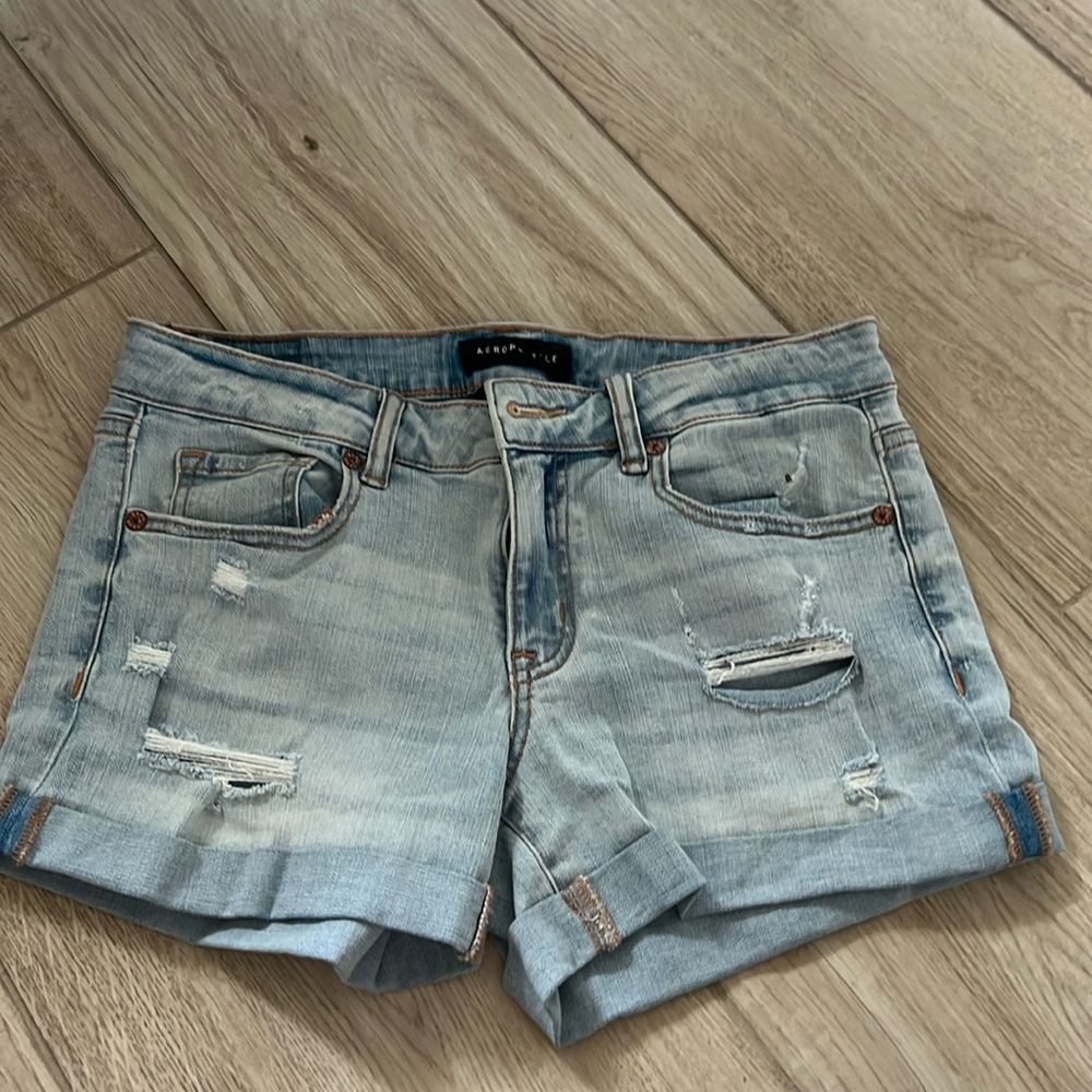 Low rise Aeropostale light wash Jean shorts